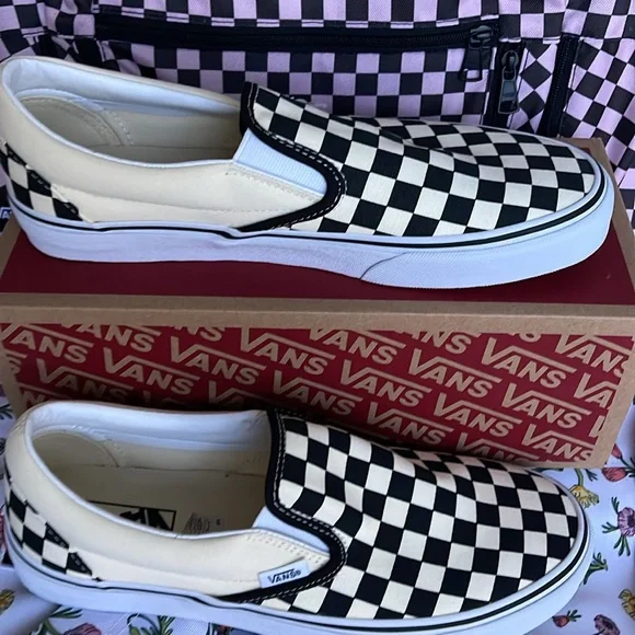 Vans WMNS Classic Slip-On
Biks.Whichckerboard/Wht
VN000EYEBWW
Sneakers - Picture 2 of 16
